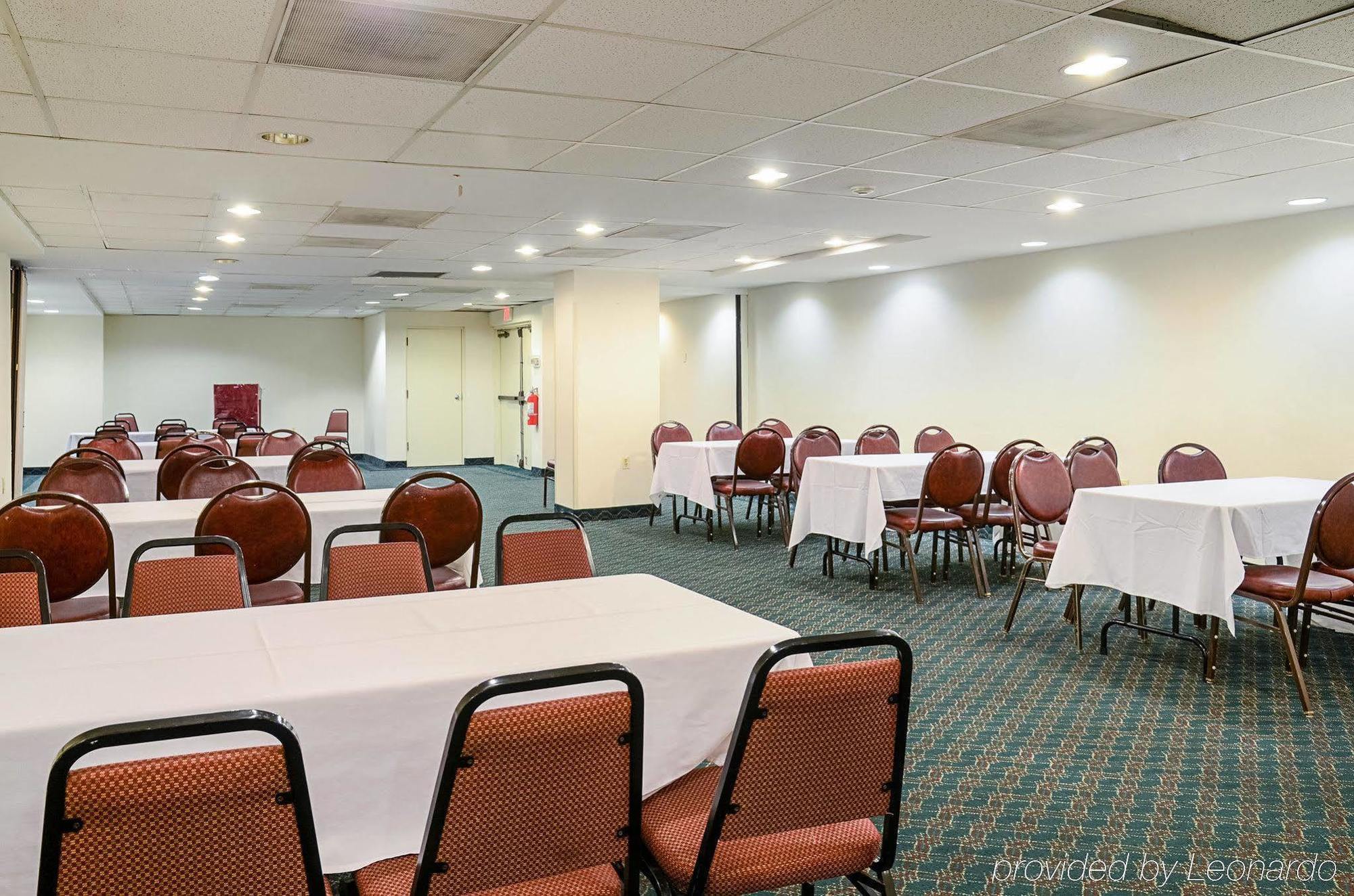 Fairfield Inn & Suites By Marriott Alexandria West/Mark Center Екстер'єр фото
